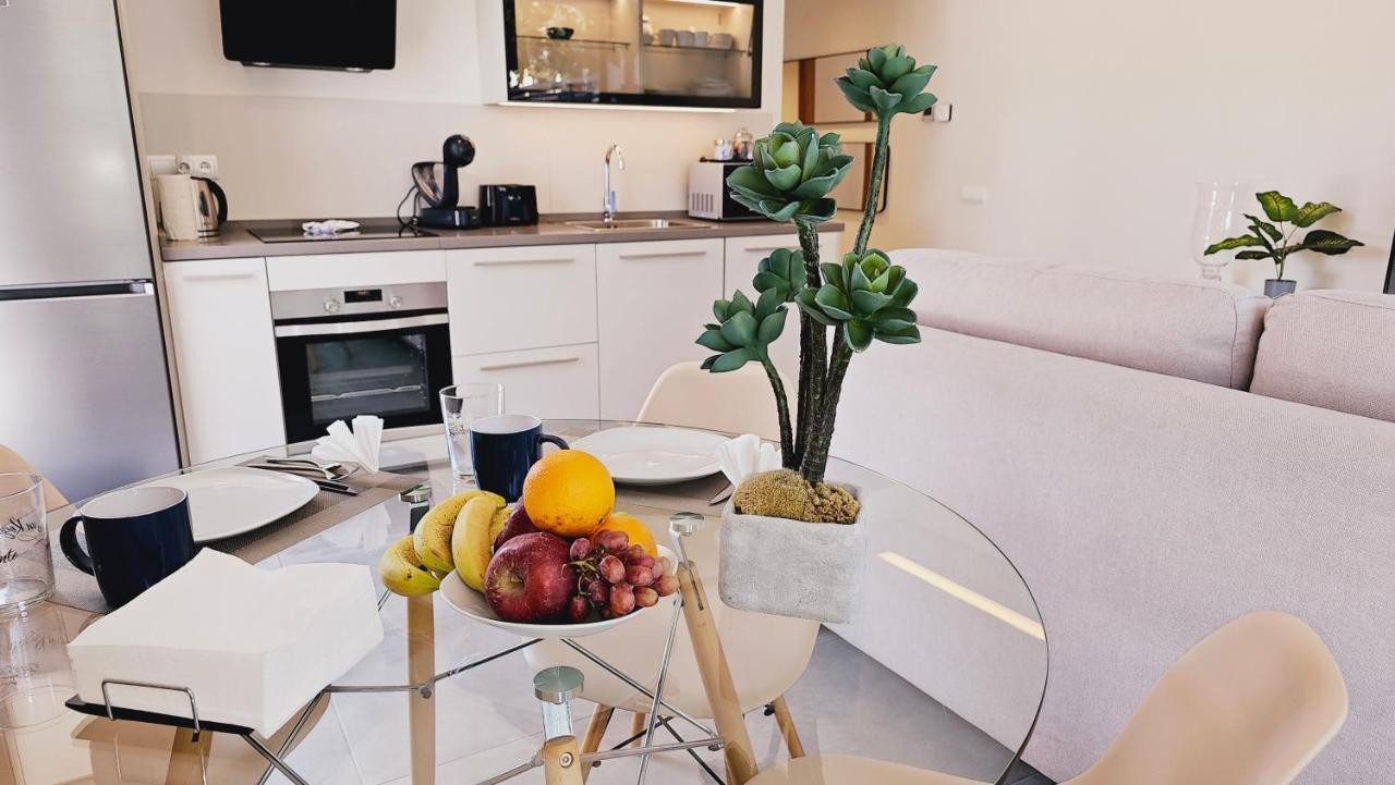 Nogalera Quintessence Apartment With Private Parking By Namaste Elite ตอร์เรโมลิโนส ภายนอก รูปภาพ