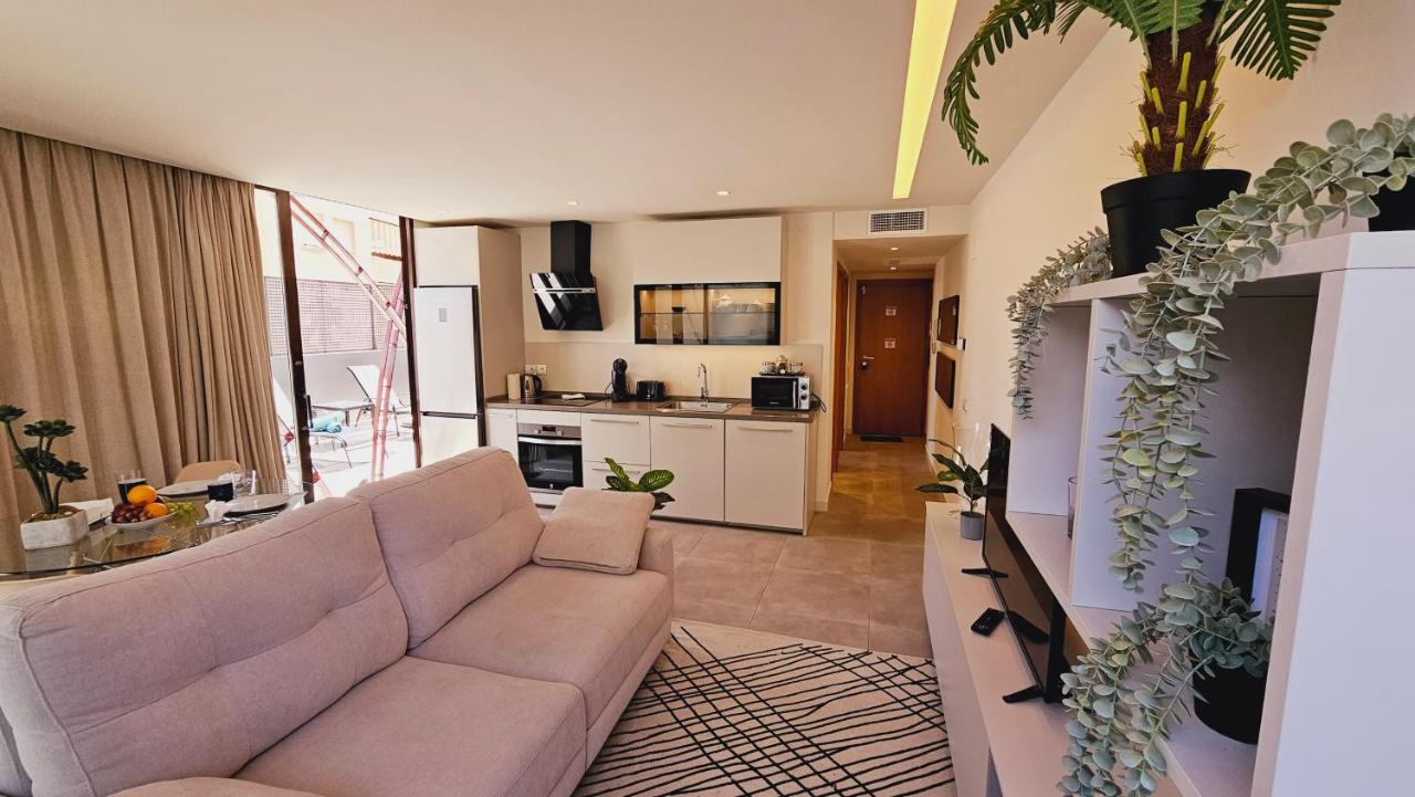 Nogalera Quintessence Apartment With Private Parking By Namaste Elite ตอร์เรโมลิโนส ภายนอก รูปภาพ